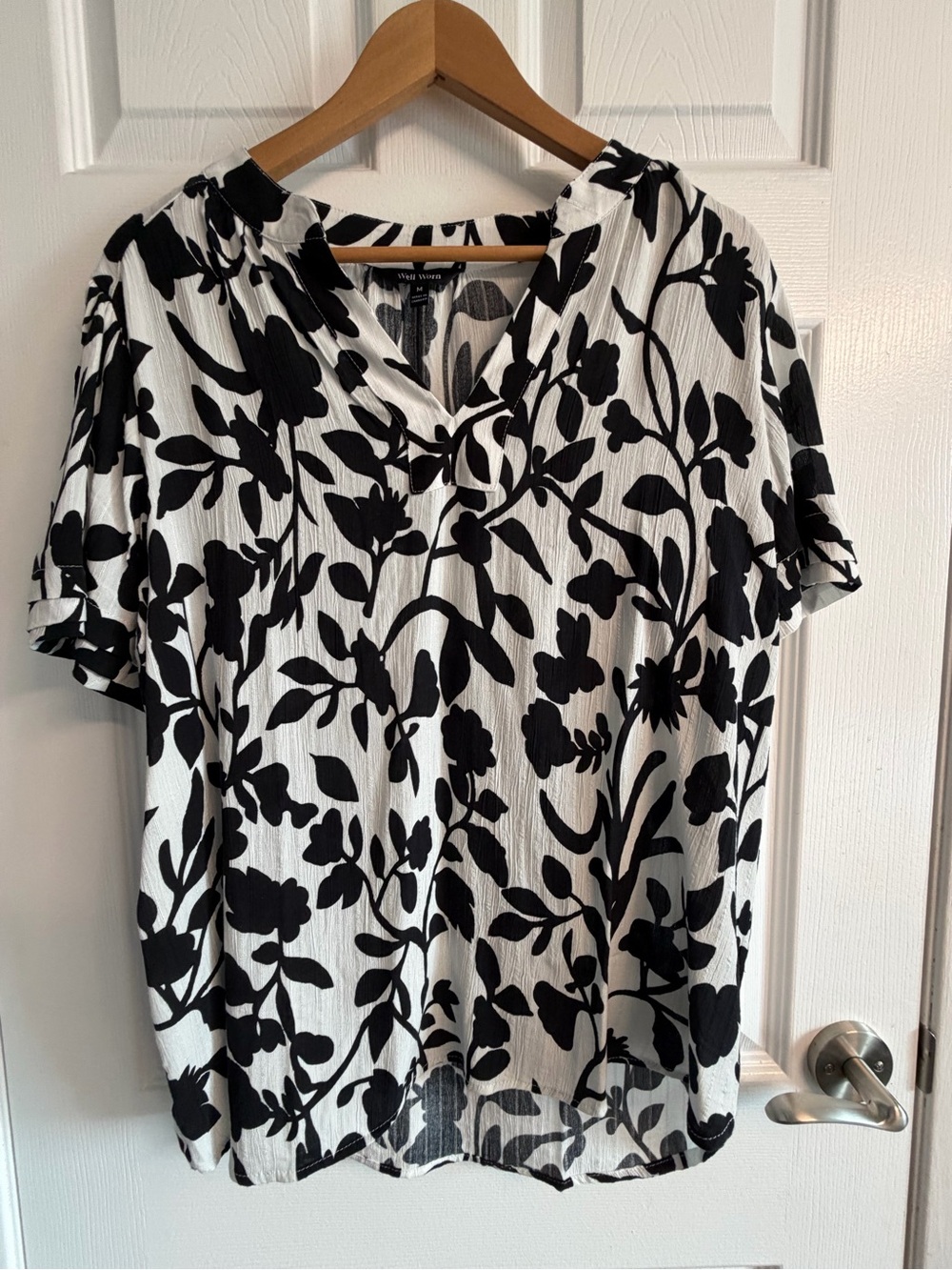 Well Worn Black & White Floral V-Neck Blouse